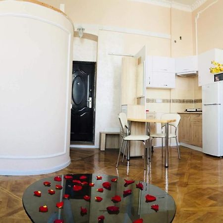 Apartment In The City Center Ivano-Frankivsk Eksteriør bilde