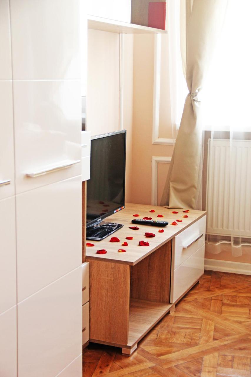 Apartment In The City Center Ivano-Frankivsk Eksteriør bilde