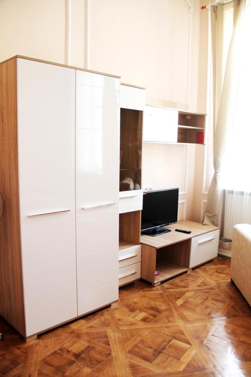 Apartment In The City Center Ivano-Frankivsk Eksteriør bilde