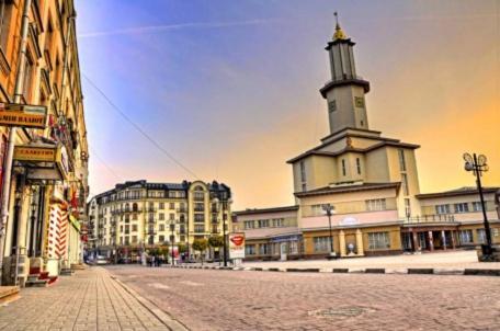 Apartment In The City Center Ivano-Frankivsk Eksteriør bilde