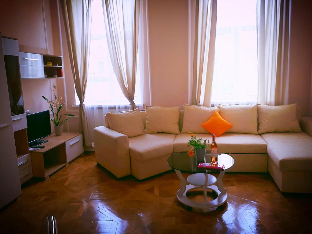 Apartment In The City Center Ivano-Frankivsk Eksteriør bilde